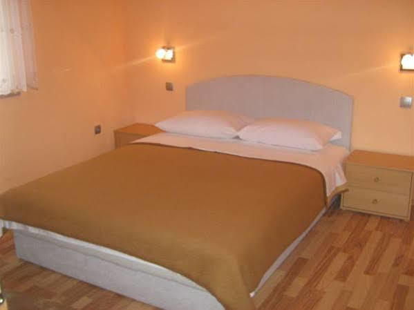 House Mirjana Hotel Smoljanac Exterior photo